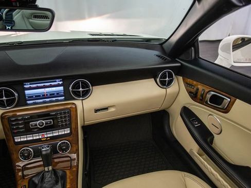 Used 2014 Mercedes-Benz SLK 250 2dr Roadster SLK 250 w/ Premium Package image 5