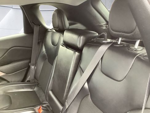 Used 2020 Jeep Cherokee Latitude Plus w/ Comfort/Convenience Group image 18