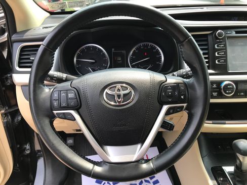 Used 2017 Toyota Highlander XLE AWD/4WD image 15