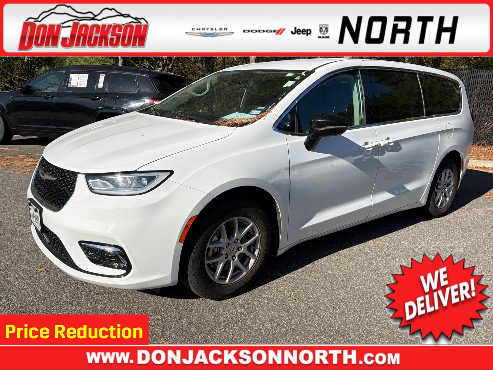 Used 2024 Chrysler Pacifica Touring-L FWD image 1