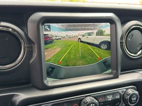 Used 2022 Jeep Gladiator Overland AWD/4WD image 17