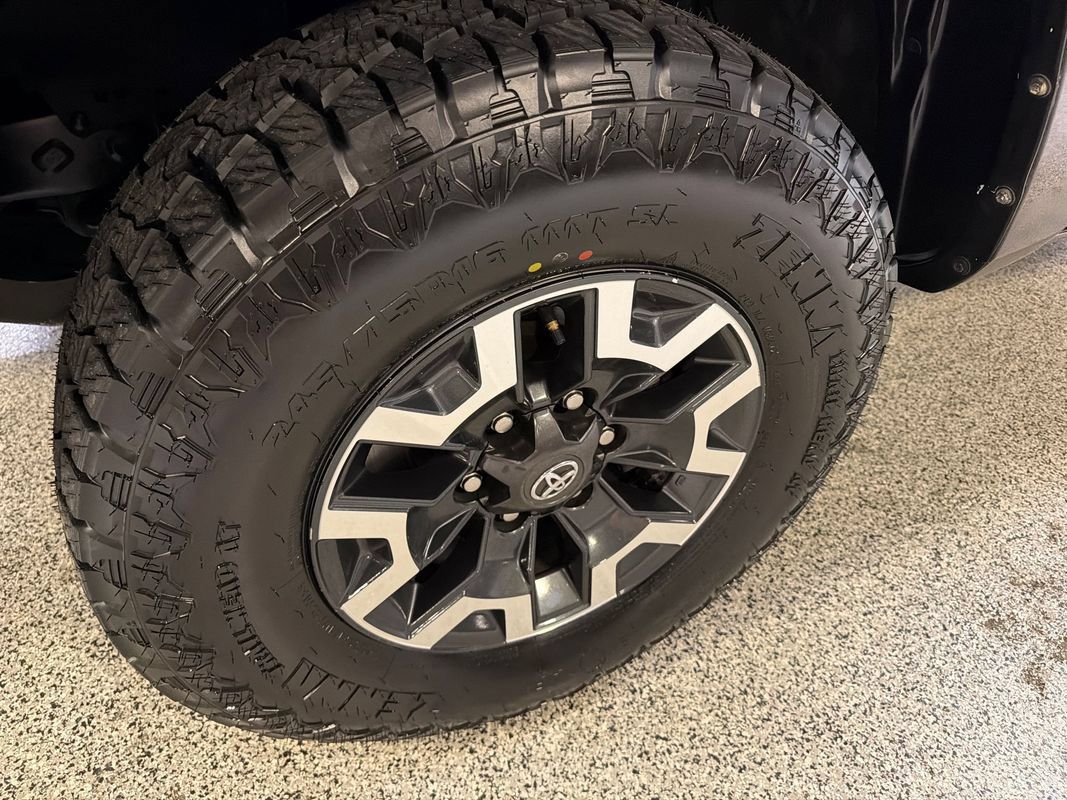 Used 2020 Toyota Tacoma SR5 RWD image 45