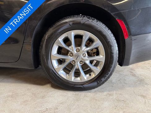 Used 2023 Chrysler Pacifica Touring-L AWD/4WD image 36