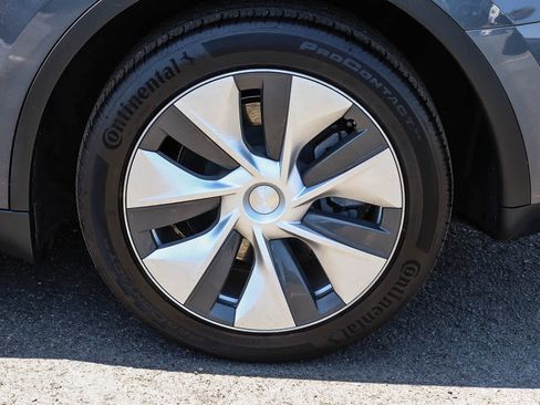 Used 2023 Tesla Model Y Long Range AWD/4WD image 11