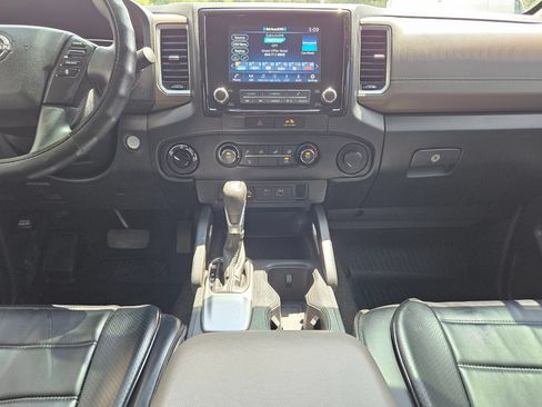 Used 2022 Nissan Frontier SV w/ Graphics Package AWD/4WD image 10