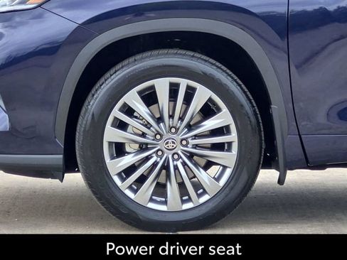 Certified 2026 Toyota Highlander Platinum AWD/4WD image 11