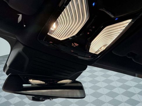 Used 2025 BMW X5 xDrive50e w/ Premium Package image 19