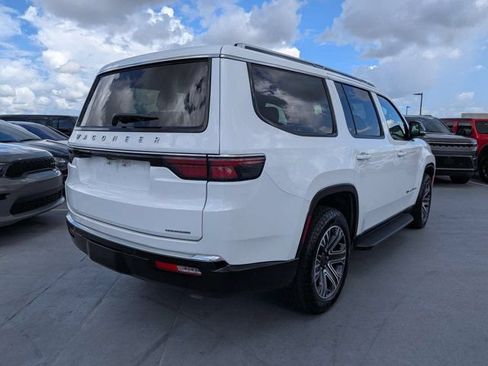 Certified 2024 Jeep Wagoneer Series II w/ Flexible Seating Group RWD image 5