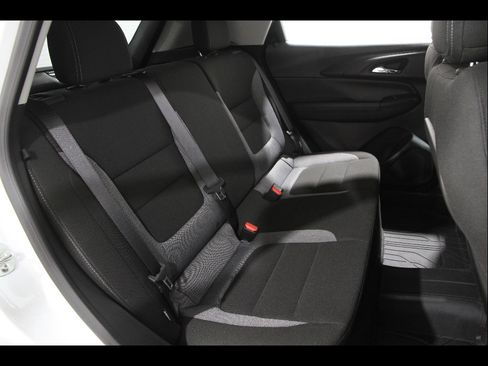 Used 2024 Chevrolet TrailBlazer LT w/ LT Cold Weather Package AWD/4WD image 16