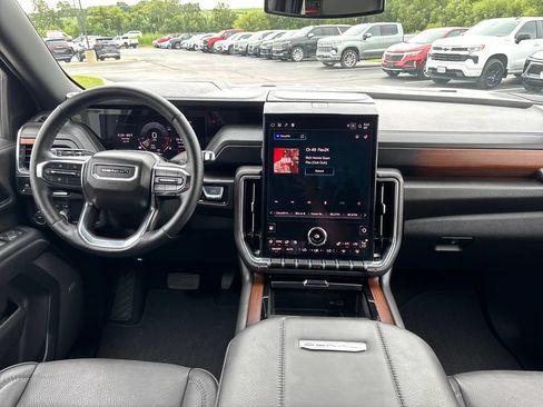 Certified 2025 GMC Yukon Denali AWD/4WD image 11