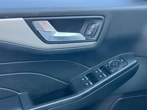 Used 2021 Ford Escape SE image 12