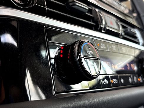 Used 2025 Nissan Pathfinder SV w/ SV Premium Package image 8