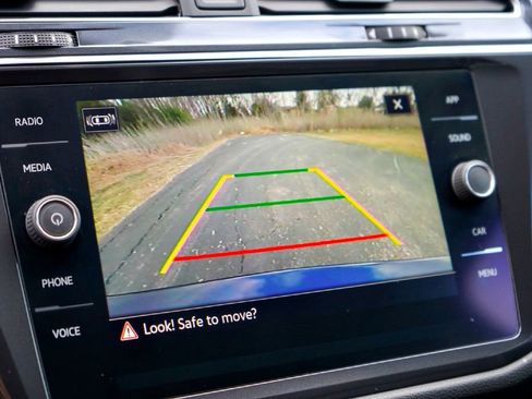 Used 2021 Volkswagen Tiguan SE w/ 3-Row Tiguan MDO Package image 15