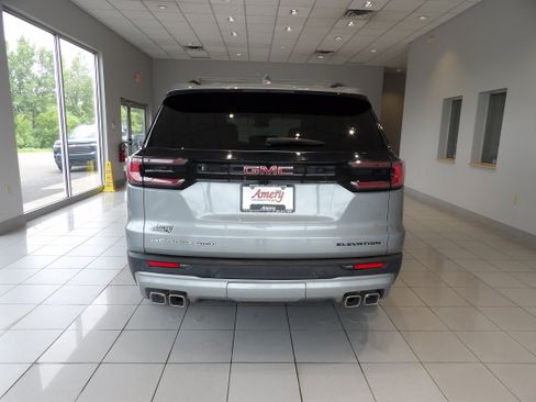 Used 2024 GMC Acadia Elevation AWD/4WD image 5