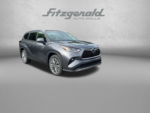 Used 2021 Toyota Highlander Platinum AWD/4WD image 1