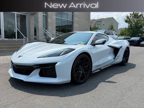 Used 2023 Chevrolet Corvette Z06 RWD image 2