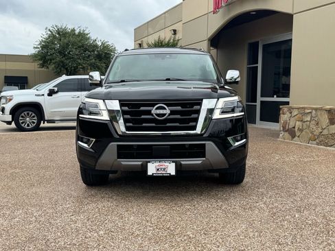 Used 2022 Nissan Armada Platinum w/ Captain's Chairs Package RWD image 5