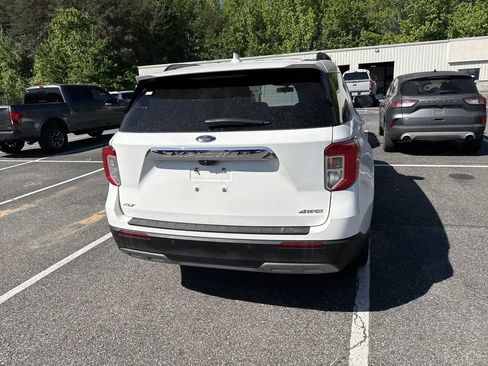 Used 2022 Ford Explorer XLT w/ Equipment Group 202A image 14