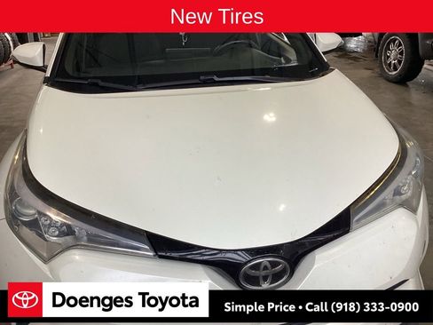 Used 2018 Toyota C-HR XLE image 3