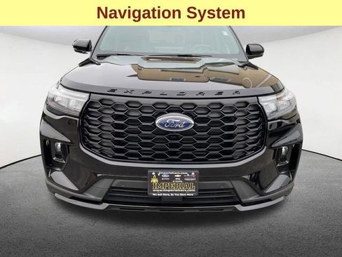 Used 2025 Ford Explorer ST-Line w/ ST-Line Street Pack image 4
