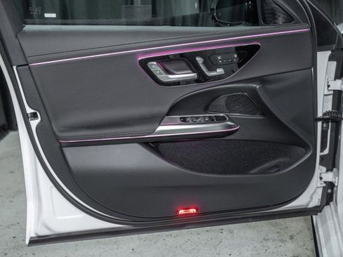 Used 2025 Mercedes-Benz E 350 Sedan image 9