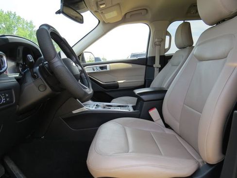 Used 2020 Ford Explorer Limited RWD image 8