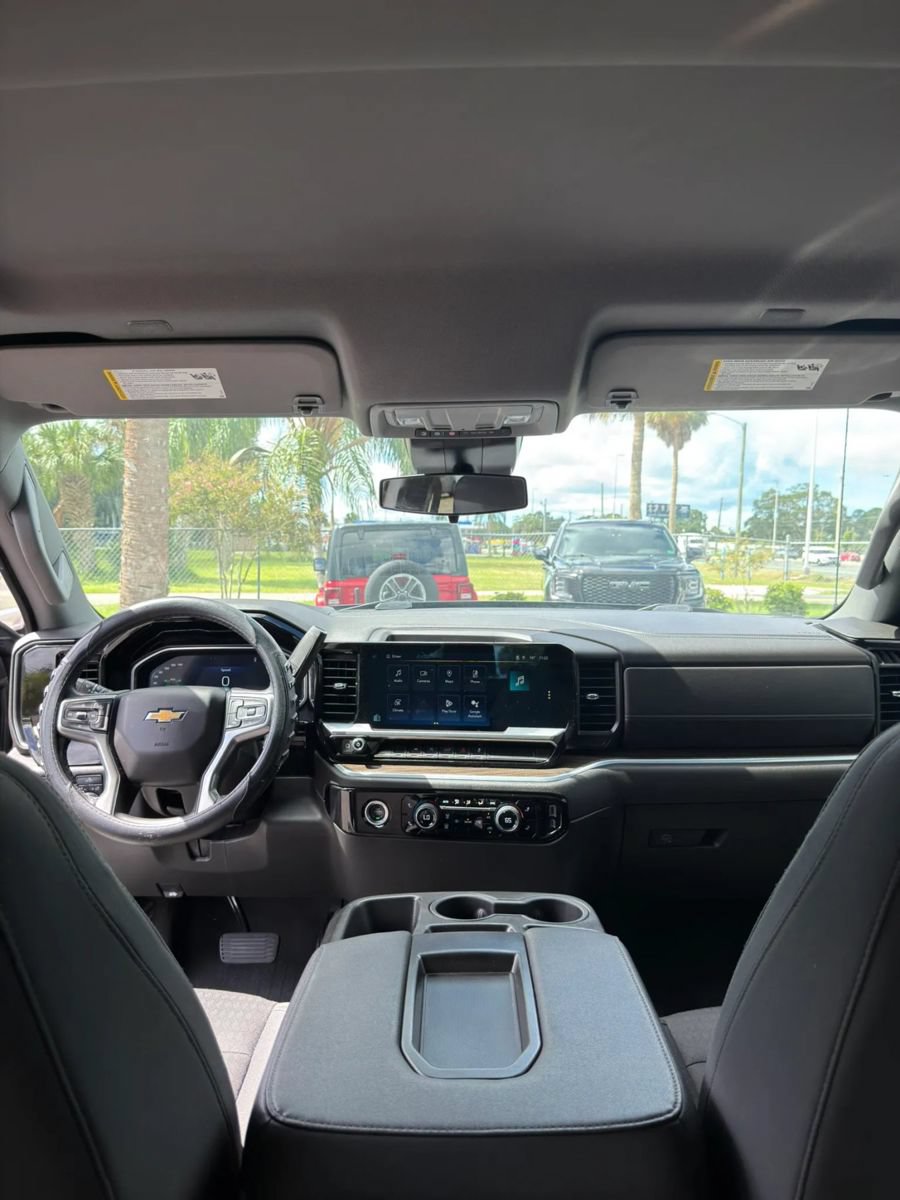 Used 2022 Chevrolet Silverado 1500 LT AWD/4WD image 11