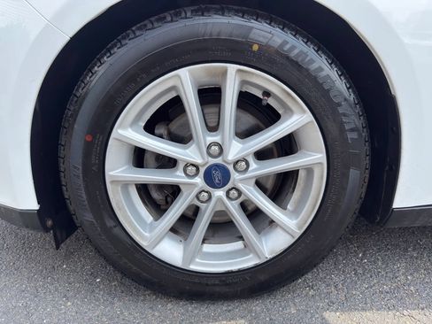 Used 2018 Ford Focus SE FWD image 12