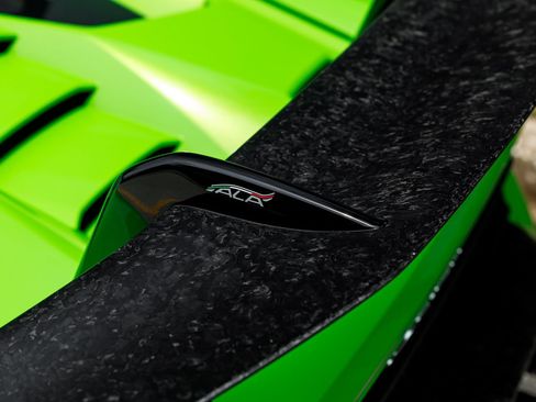 Used 2018 Lamborghini Huracan Performante AWD/4WD image 23