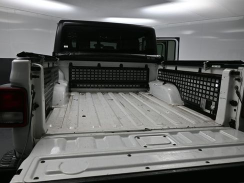 Used 2020 Jeep Gladiator Rubicon w/ Cold Weather Group AWD/4WD image 24