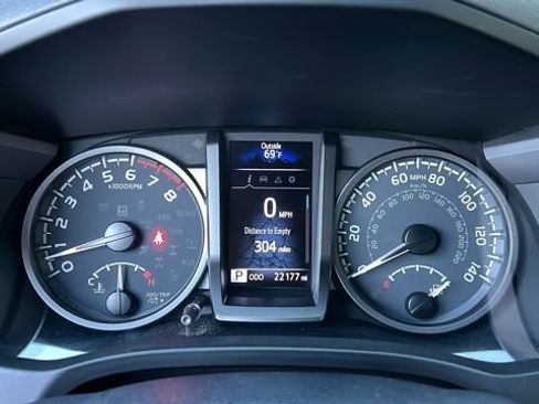 Used 2020 Toyota Tacoma TRD Off-Road image 6