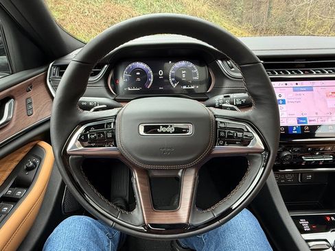 New 2025 Jeep Grand Cherokee L Summit image 31