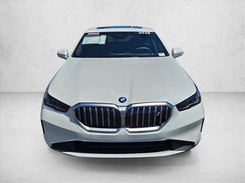 Used 2025 BMW i5 eDrive40i w/ Premium Package RWD image 2