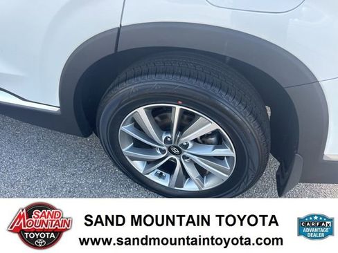 Used 2019 Hyundai Santa Fe SEL image 11