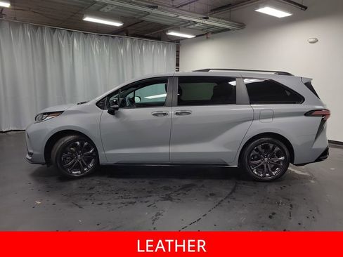 Used 2025 Toyota Sienna XSE image 5