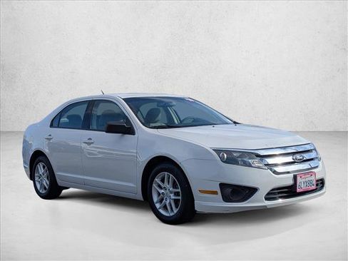 Used 2010 Ford Fusion S image 3
