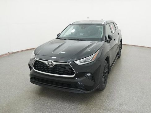 New 2026 Toyota Highlander Limited image 3