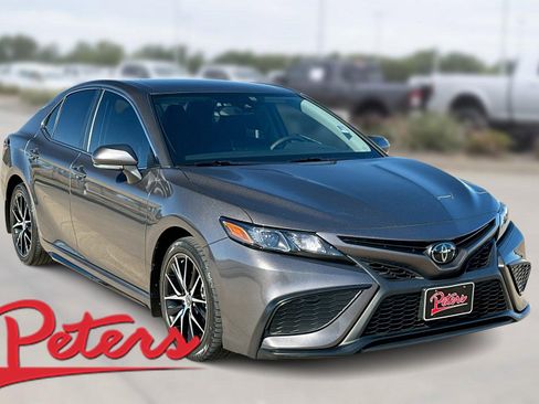 Used 2023 Toyota Camry SE image 1