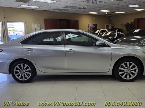 Used 2017 Toyota Camry XLE w/ Advanced Technology Package FWD image 5