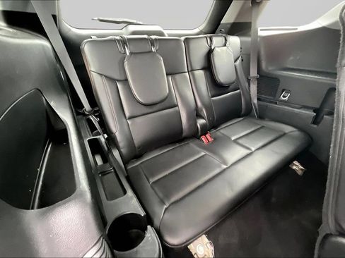 Used 2024 Ford Explorer XLT w/ Equipment Group 202A AWD/4WD image 26