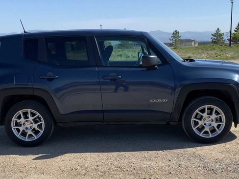 Certified 2023 Jeep Renegade Latitude AWD/4WD image 9