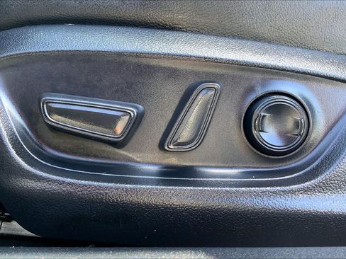 Used 2022 Toyota Camry XSE FWD image 33