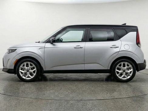 Used 2025 Kia Soul LX w/ LX Technology Package image 5