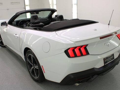 Used 2025 Ford Mustang Premium RWD image 39