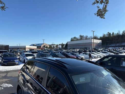 Used 2021 Volkswagen Atlas SE image 2