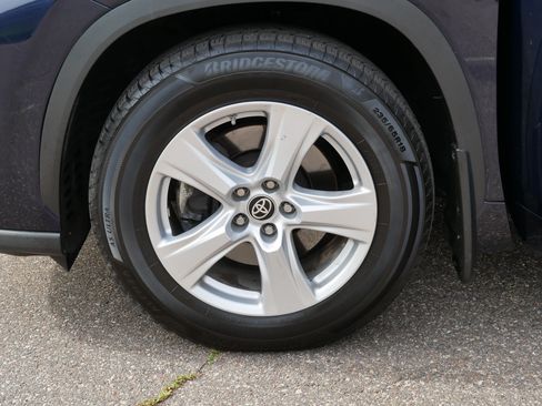 Used 2020 Toyota Highlander LE AWD/4WD image 15