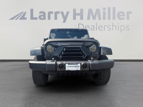 Used 2016 Jeep Wrangler Unlimited Sahara AWD/4WD image 8