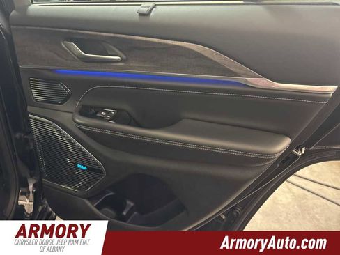 Used 2022 Jeep Grand Cherokee Overland w/ Luxury Tech Group IV image 34