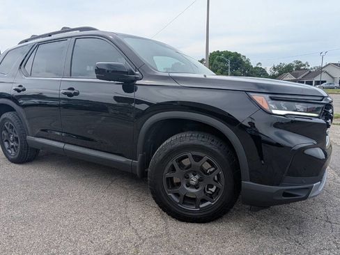Used 2025 Honda Pilot TrailSport image 39