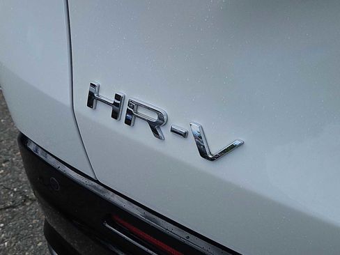 Used 2023 Honda HR-V EX-L image 12